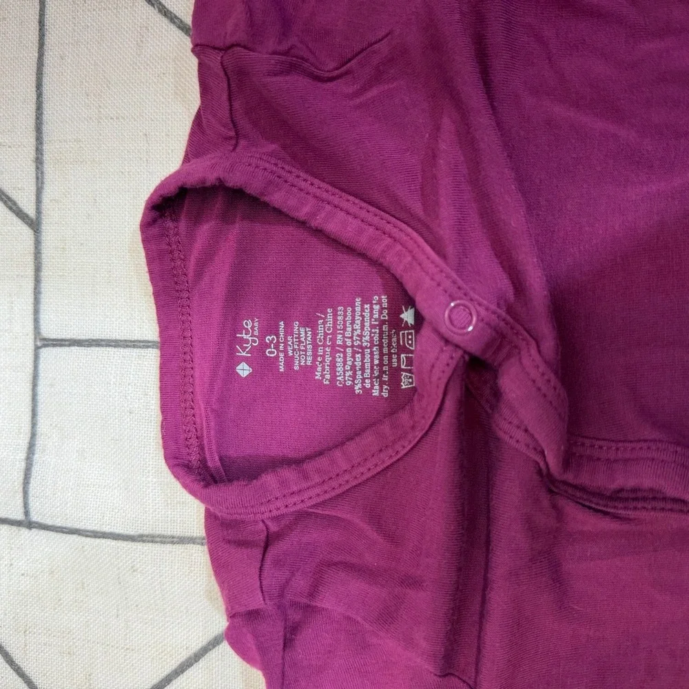 Kyte Baby Knotted Gown 0-3 Months Magenta‎ Bamboo Long Sleeve Snap Front Sleeper